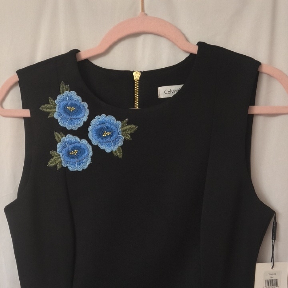 Elegant Black Dress with Blue Floral Accents - Picture 3 of 12